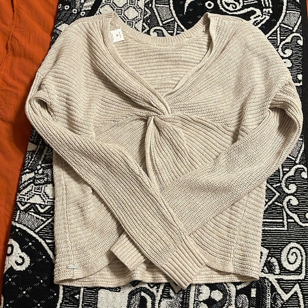 Hollister knit sweater XS